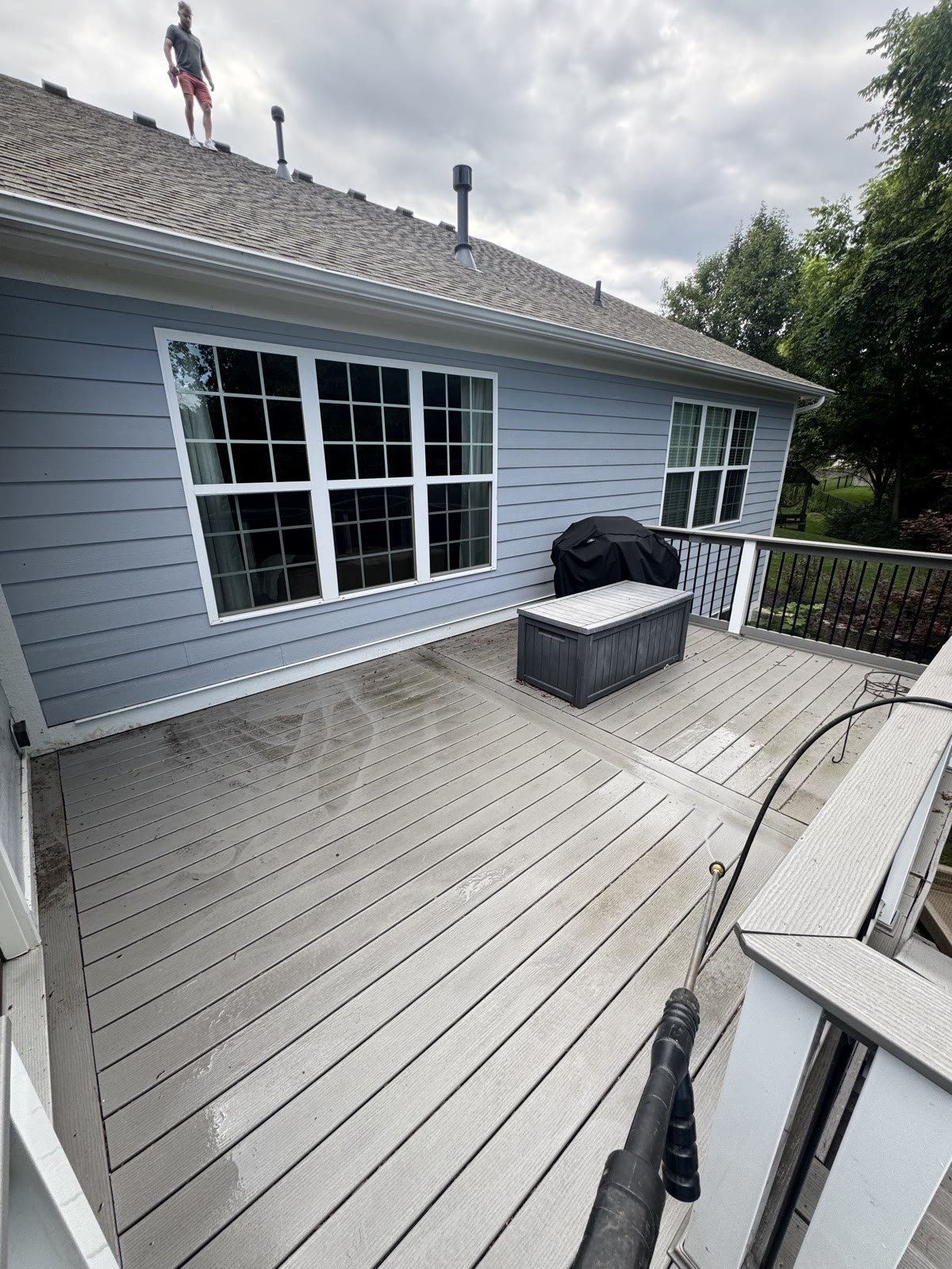 Clean composite deck